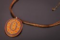 Naszyjnik sznurkowy MEDALION POMARAŃCZ Biżuteria indyjska